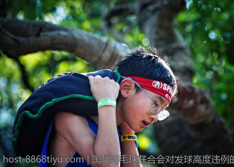 国际羽毛球联合会对发球高度违例的最新规定与执行情况